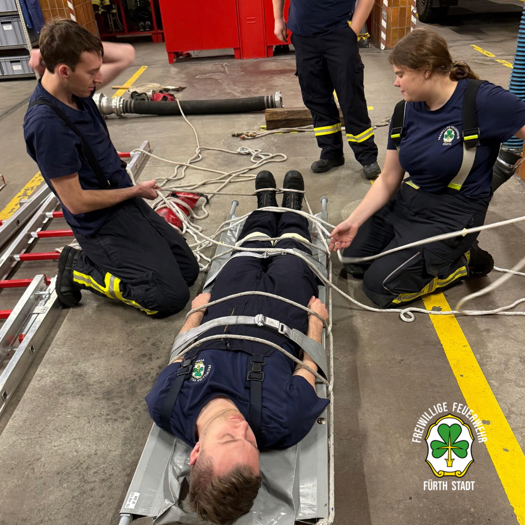 2025 11 20 Uebung Leitern Tragen 02